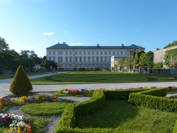 قصر الميرابيل وحديقته في مدينة سالزبورغ