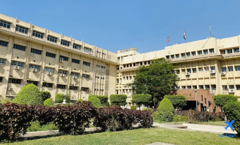 صورة لمبنى إدارة كلية الطب بجامعة القاهرة